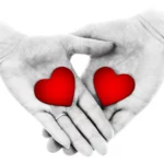 deux mains rassemblées en forme de coeur pour symboliser le don