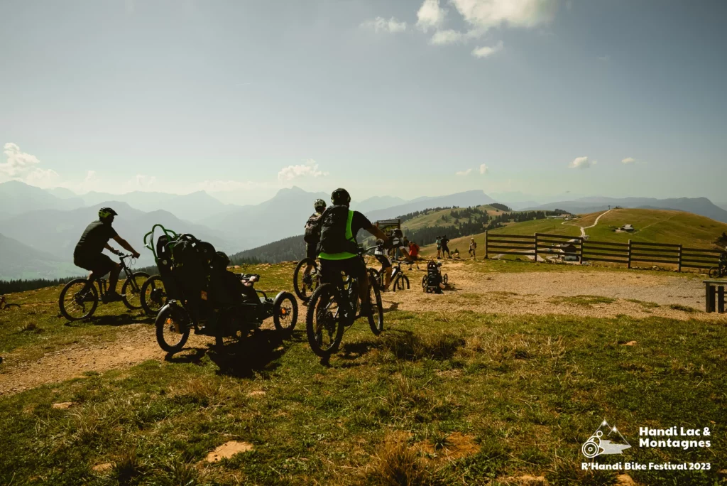 Les participants du R'handi Bike Festival 2023 sur les pistes du Semnoz