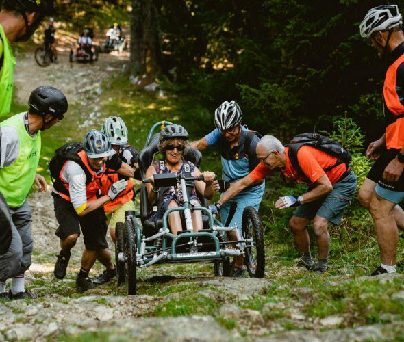 encadres par les benevoles de l association Handi Lac & Montagnes les participants pourront vivre des moments festifs sur des parcours en ville le samedi et dans les alpages du semnoz le dimanche