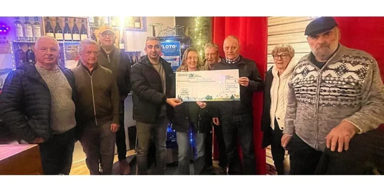 Anim-action a remis aux représentants de trois associations une aide financière totale de 2 400 €, issue des résultats positifs du dernier Noël gaulois.